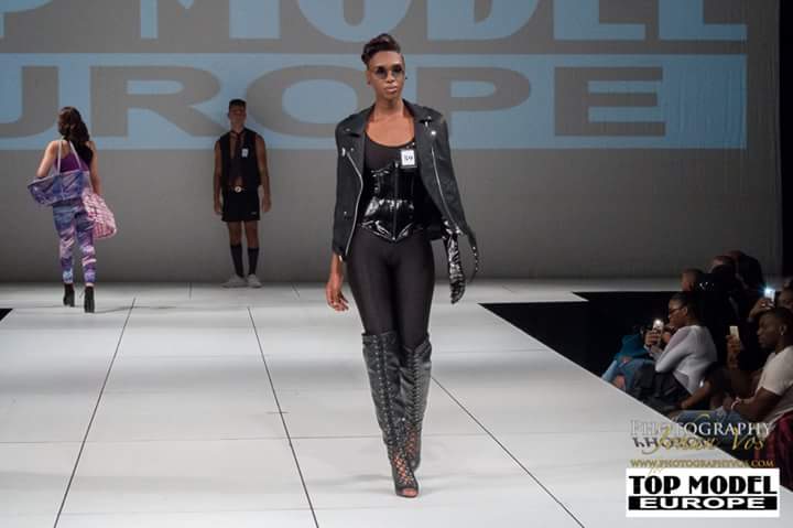 Model Victoria - Mabelle Model Victoria - Mabelle