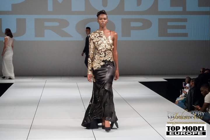 Model Victoria - Mabelle Model Victoria - Mabelle