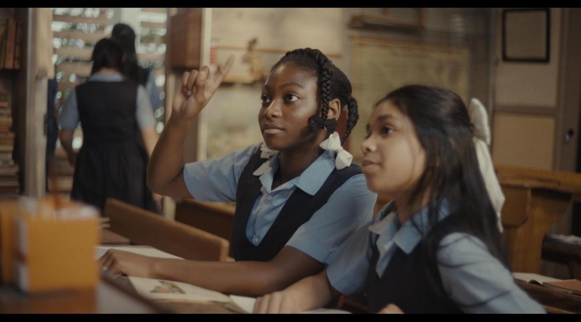 📸 still uit de serie Fri Fri Suriname