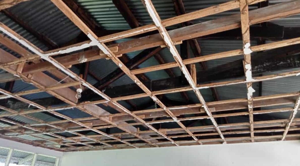 Klaslokaal Drietabiki zonder plafond