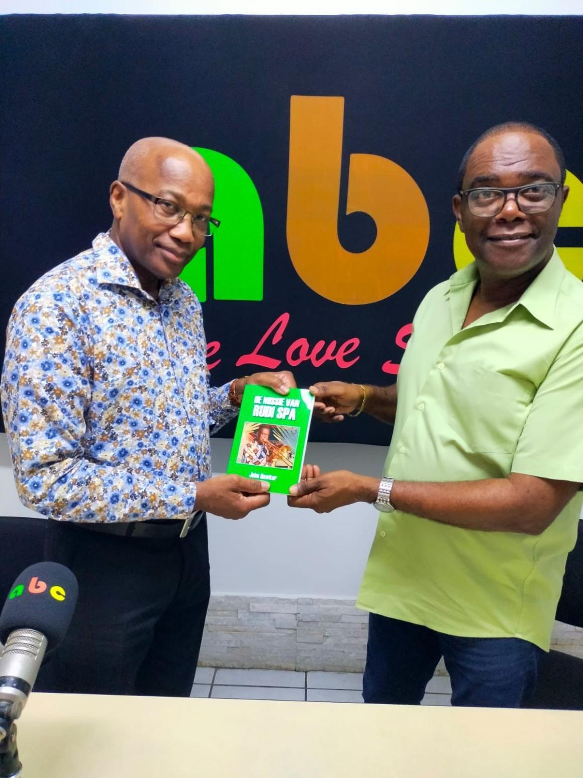 in het programma ABC Actueel bij Rudi Esajas.