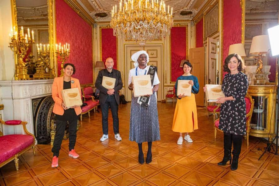 De overhandiging van het rapport Slavernijverleden