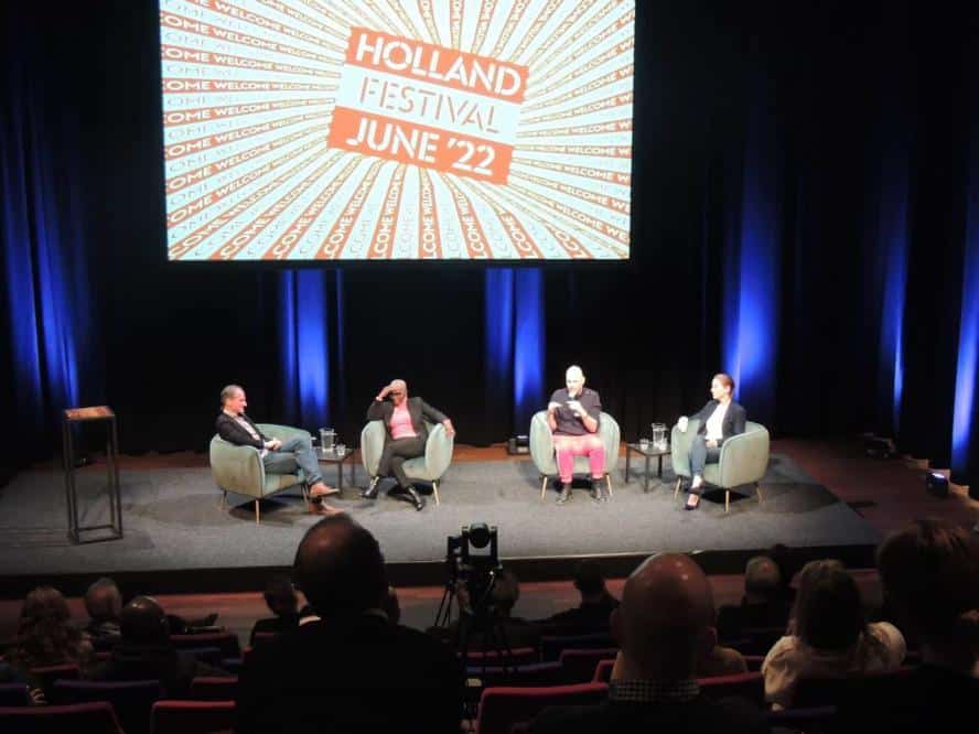 Kidjo met onder andere fellow associate artist, de Duitse theaterregisseur Nicolas Stemann 