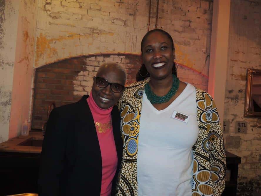 Kidjo met Zuwena Venhuis, Perscoördinator  HOLLAND FESTIVAL