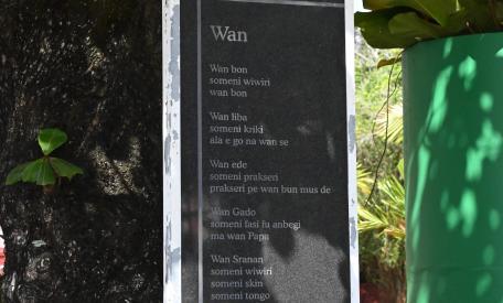 Dobru met gedicht Wan