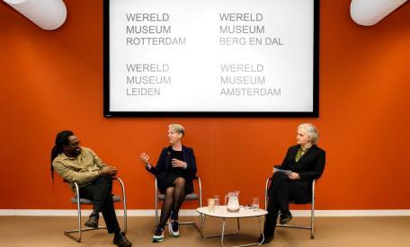 Directie Tropenmuseum, Afrika Museum, Museum Volkenkunde en Wereldmuseum presenteert nieuwe naam  v.l.n.r. Wayne Modest, Marieke van Bommel, Vera Carasso (directeur Museumvereniging) Foto: Rick Mandoeng