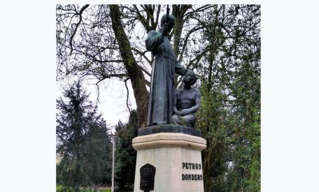 Beeldengroep Wilhelminapark Tilburg (Petrus Donders), copyright K. Cuvalay