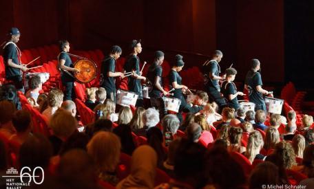 Leerlingen van praktijkcollege De Dreef openen met hun brassband het programma In The Future in de Stopera-foto Michel-Schnater