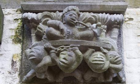 Lantaarnconsole ‘De Moriaan’ aan de Oudegracht in de Utrechtse binnenstad. Bron: Wikimedia