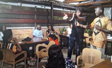 Met Emmanuel Akosi Adu Ampong tijdens de presentatie