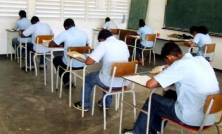 Een VO klas in Suriname