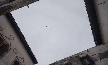 Het binnenplein van Fort Elmina